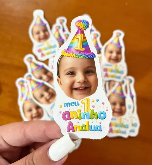 Adesivos recortados com rosto para aniversário de 1 ano