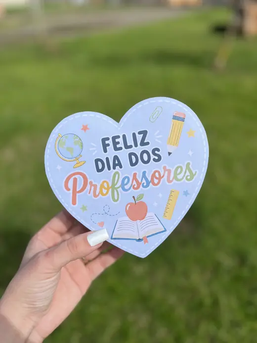 Cartão em formato de coração para o Dia dos Professores
